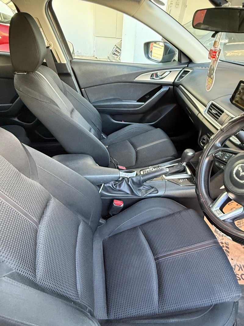 Mazda Axela  — 7