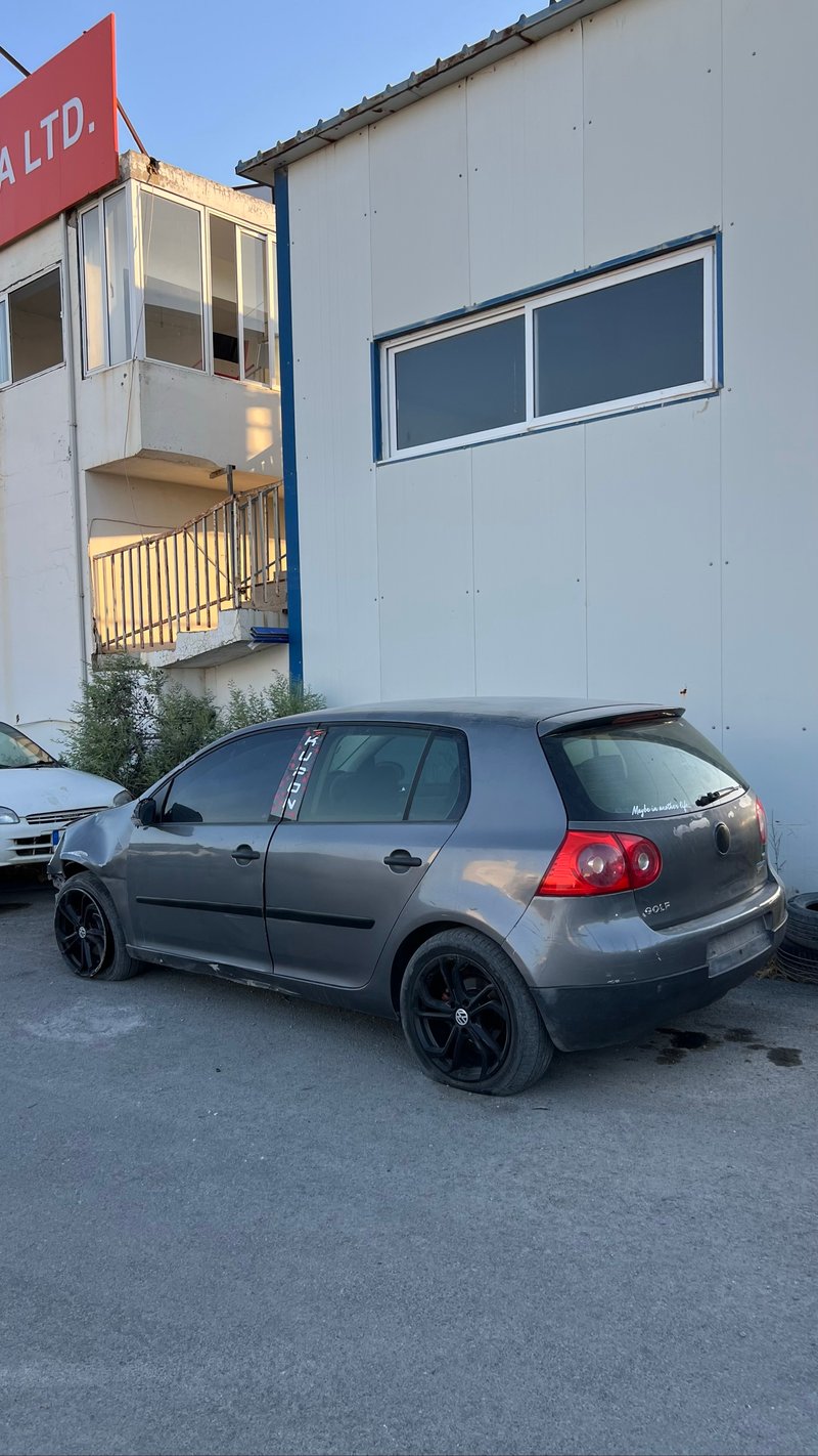 Volkswagen Golf — 1