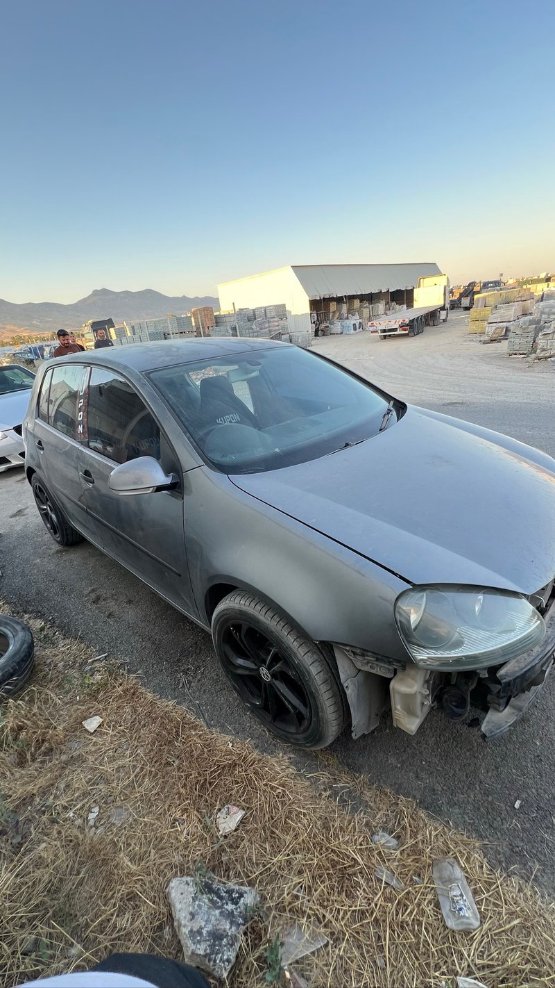 Volkswagen Golf — 2
