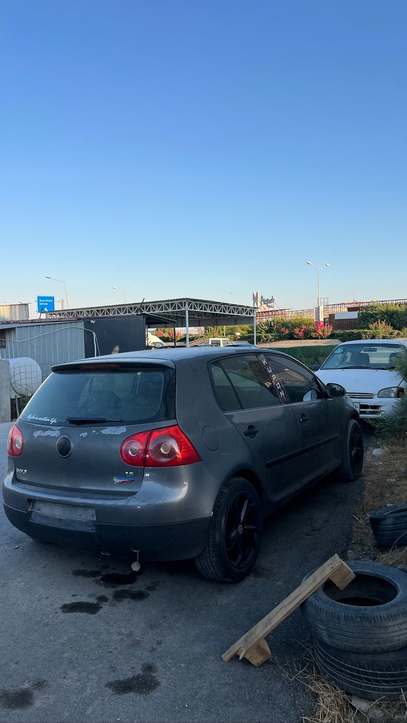 Volkswagen Golf — 3