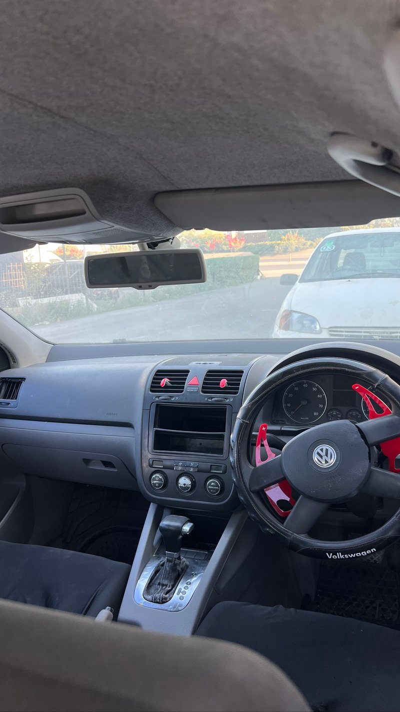 Volkswagen Golf — 5