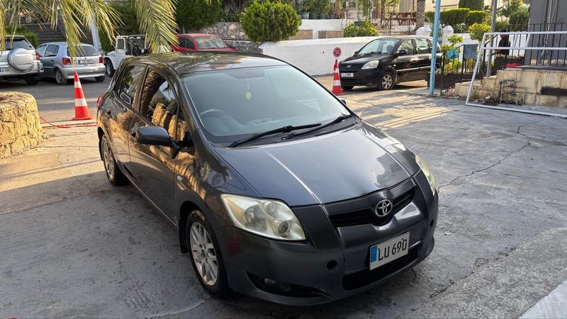 Toyota Auris — 1/8