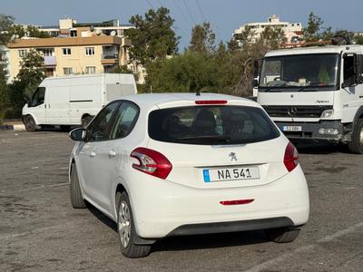 Peugeot 208 — 3