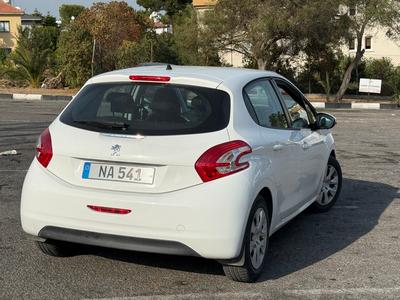 Peugeot 208 — 4