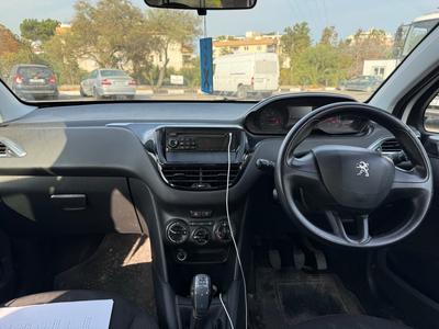 Peugeot 208 — 6