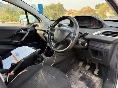 Peugeot 208 — 7