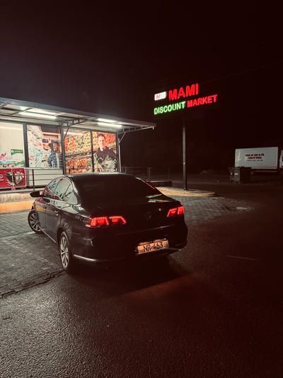 Volkswagen Passat — 2