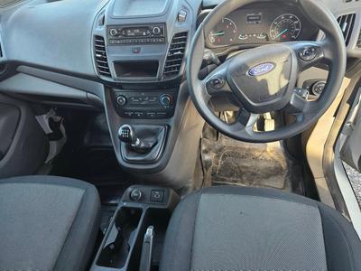 Ford Transit Connect — 4