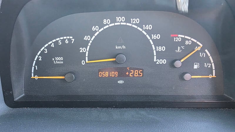 Mercedes-Benz V 230 — 4