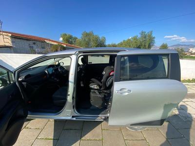 Toyota Sienta  — 5