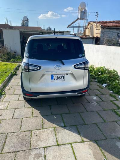 Toyota Sienta  — 6