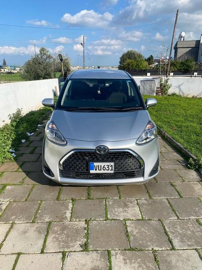 Toyota Sienta  — 7