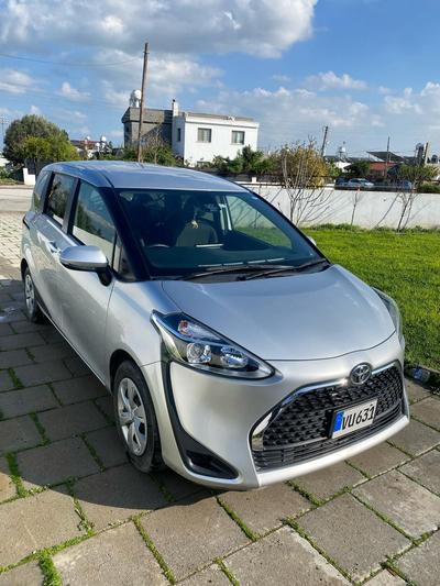 Toyota Sienta  — 8