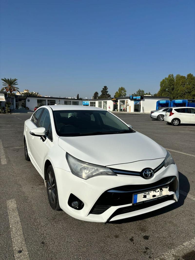 Toyota Avensis — 1/4