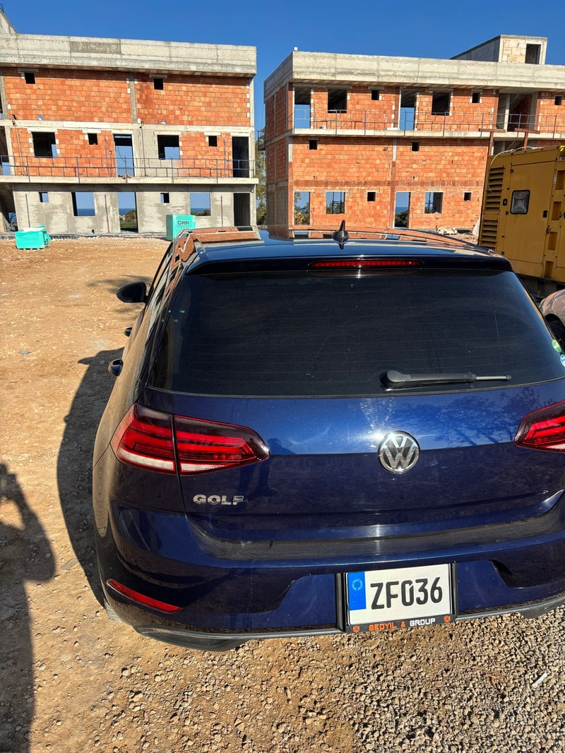 Volkswagen Golf — 4