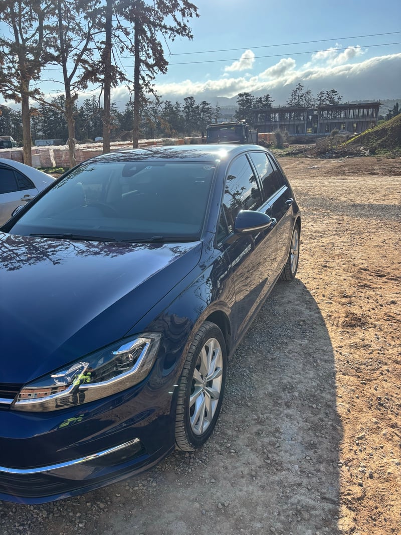 Volkswagen Golf — 3