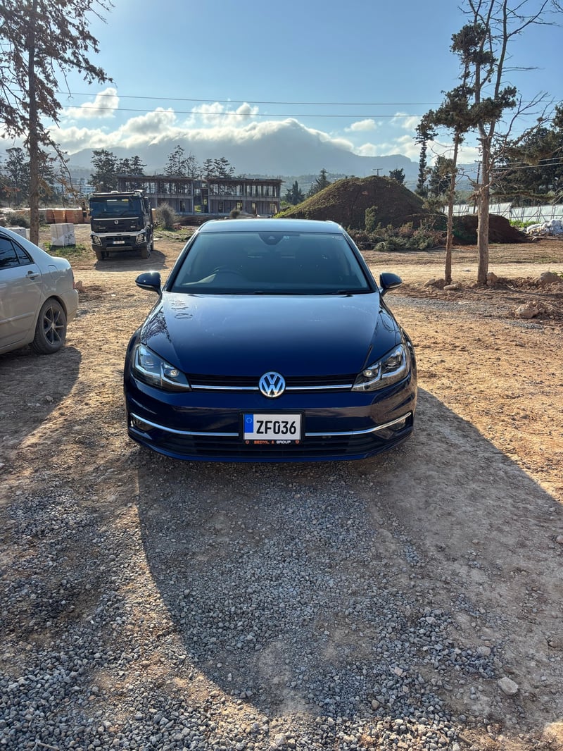 Volkswagen Golf — 2
