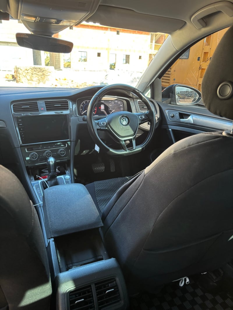 Volkswagen Golf — 6
