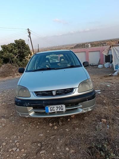 2001 Toyota Raum