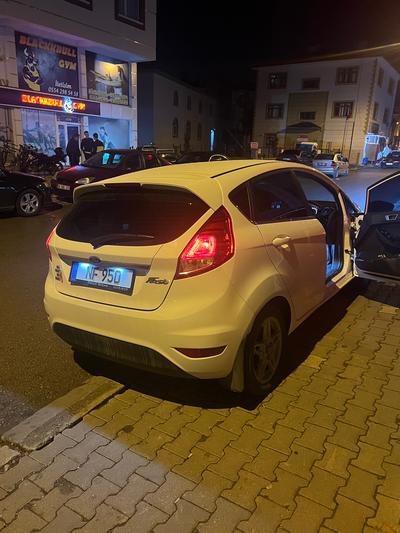 Ford Fiesta — 3