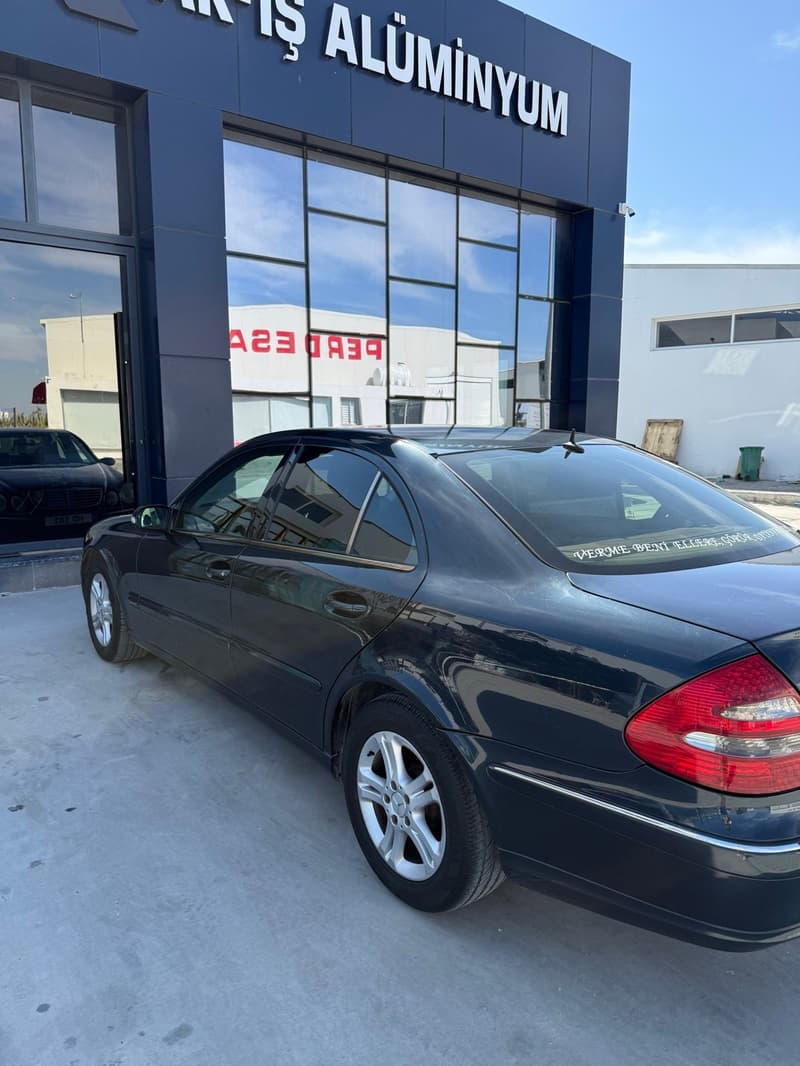 Mercedes-Benz E 200 — 1/4