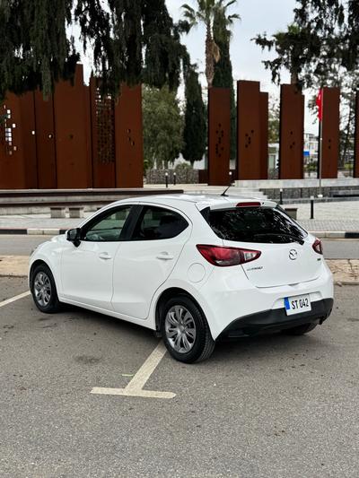 Mazda Demio — 4