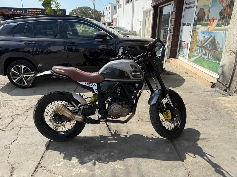 Yuki Scrambler 125 — 1/4