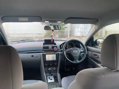 Mazda Axela — 4