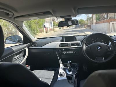 BMW 320i — 3