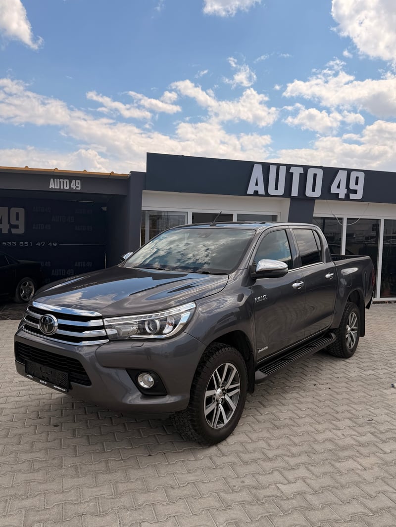 Toyota Hilux — 1/8