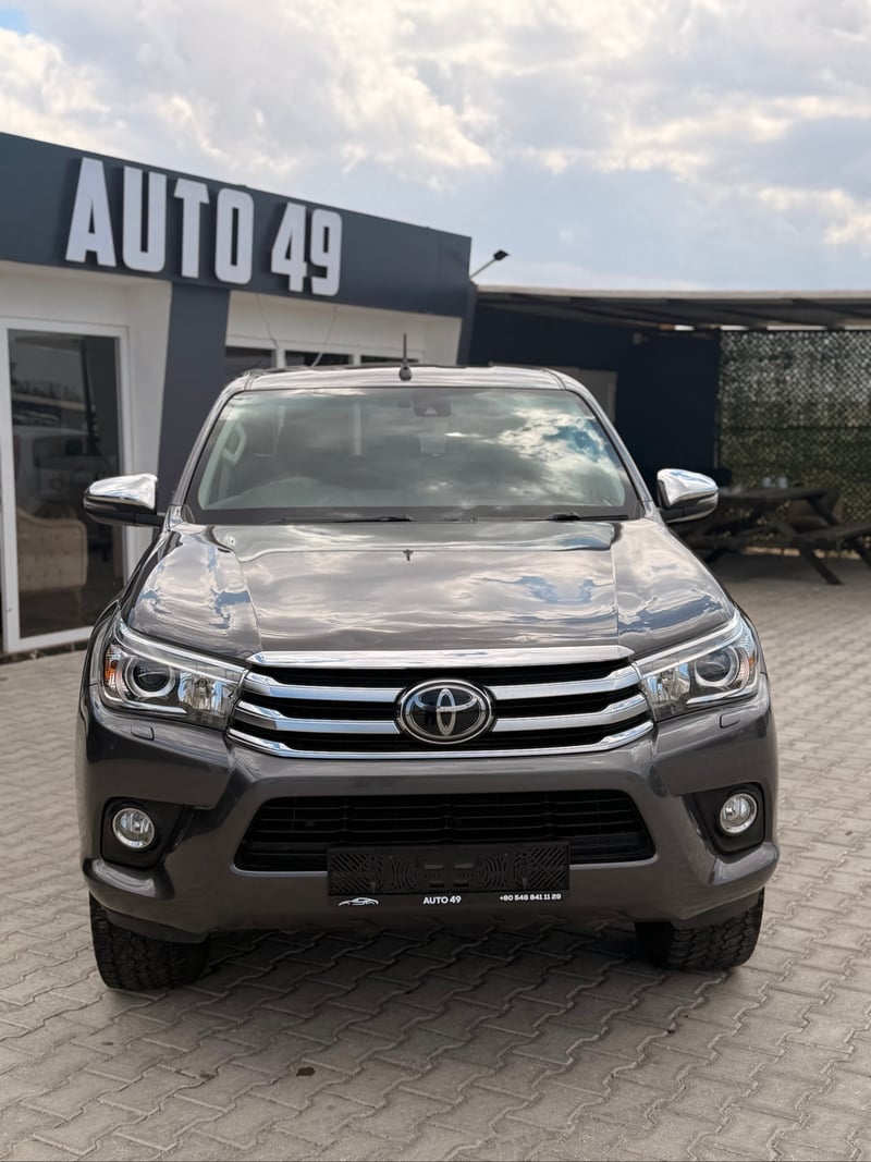 Toyota Hilux — 2