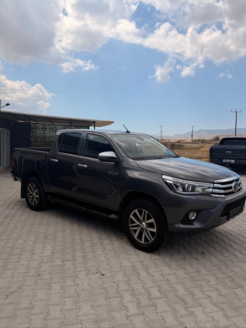 Toyota Hilux — 3