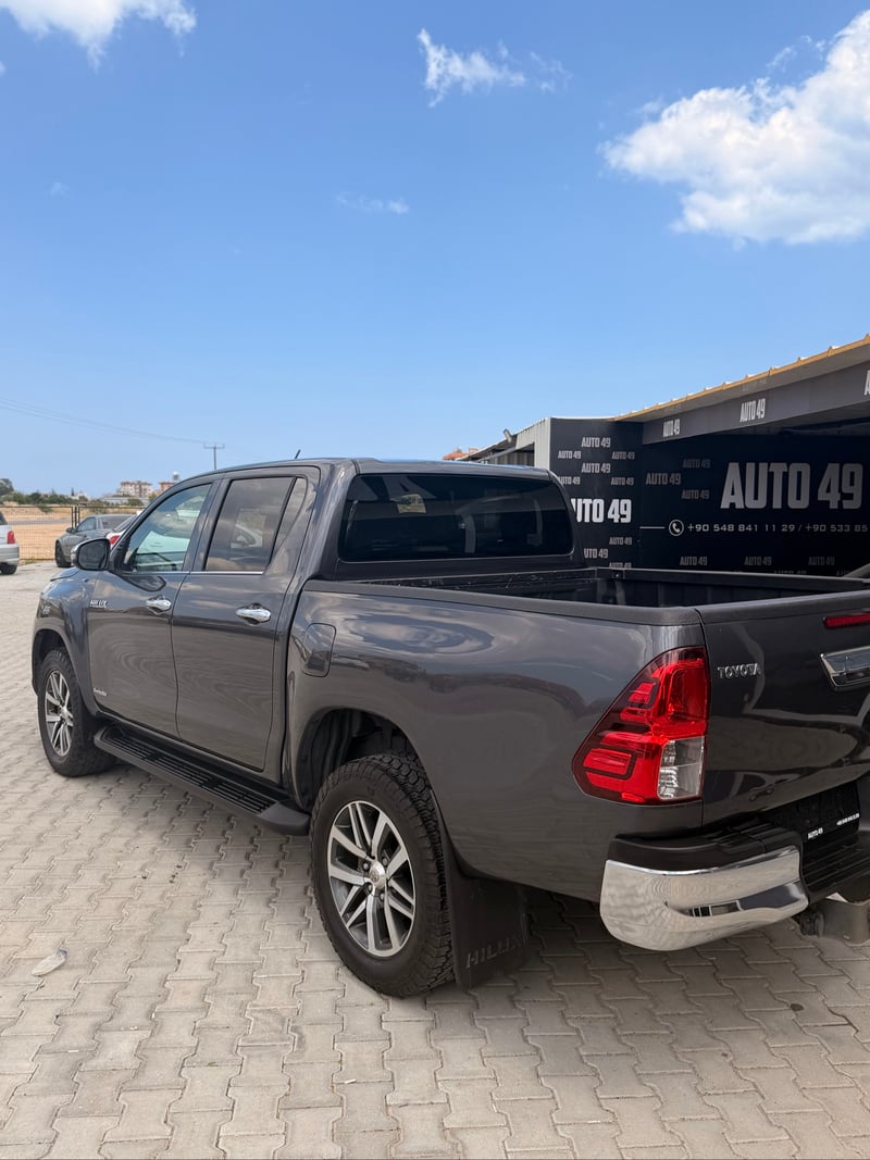 Toyota Hilux — 4
