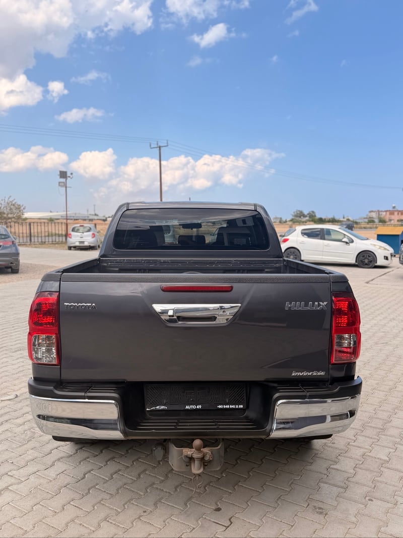 Toyota Hilux — 6