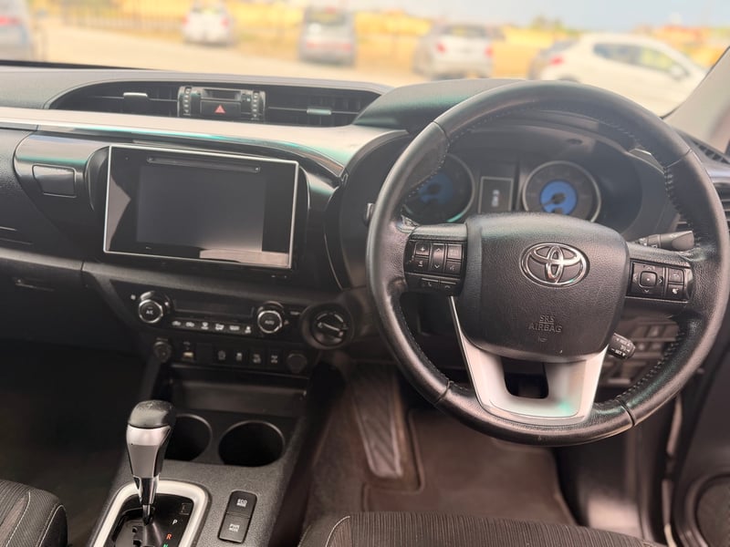 Toyota Hilux — 7