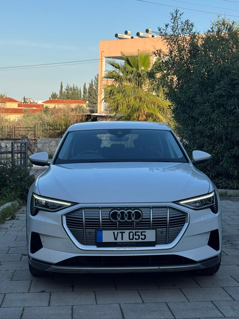 Audi E-Tron — 1/9