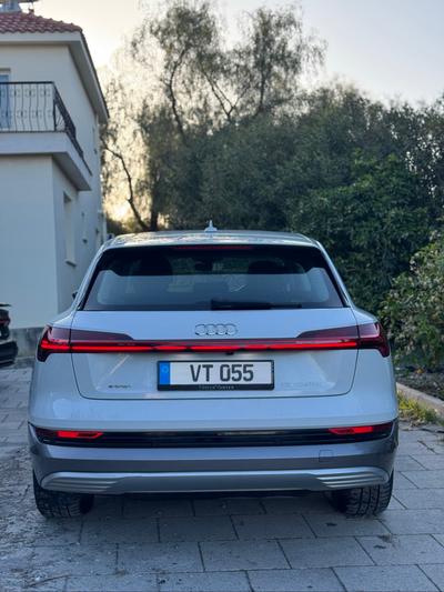 Audi E-Tron — 4