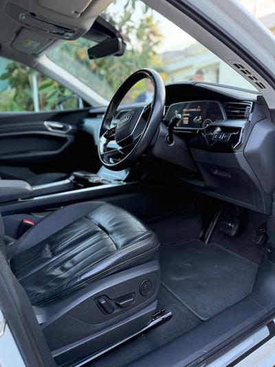 Audi E-Tron — 9