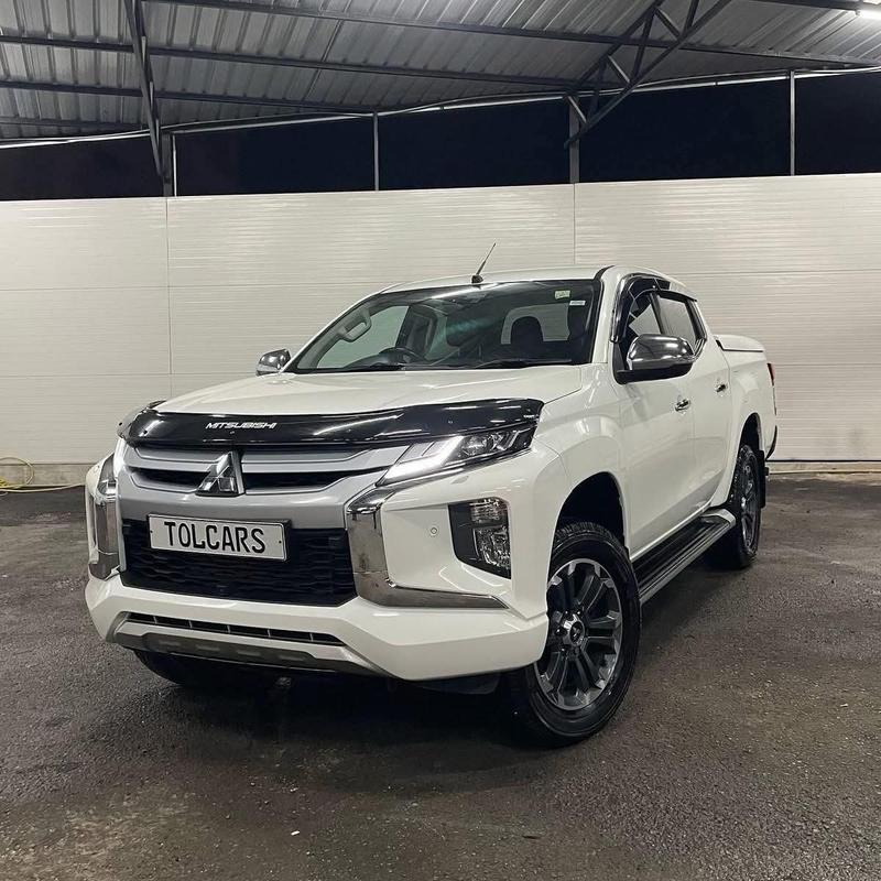 Mitsubishi L200 — 1/8