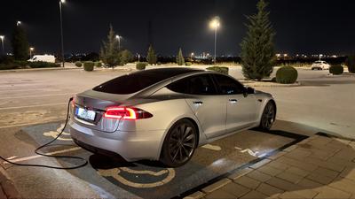 Tesla Model S — 1
