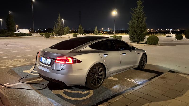 Tesla Model S — 1/9