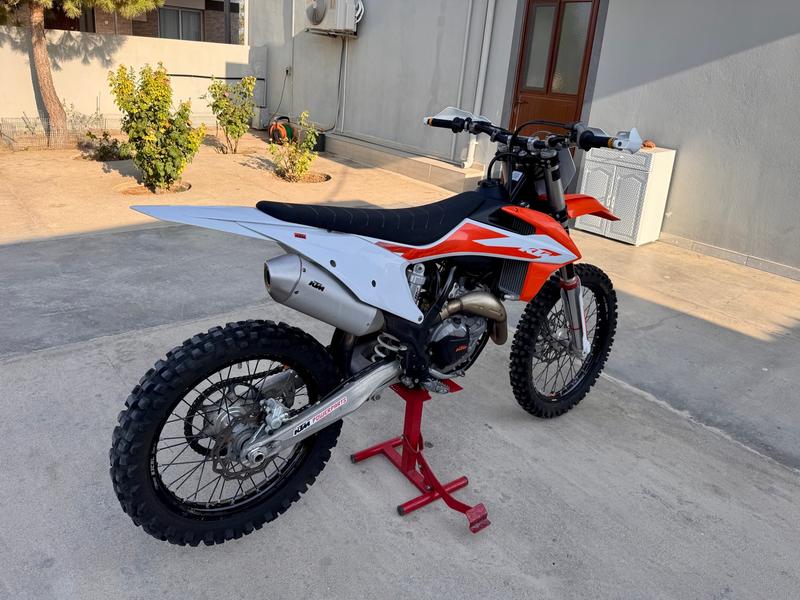 KTM 450 SXF — 1/9