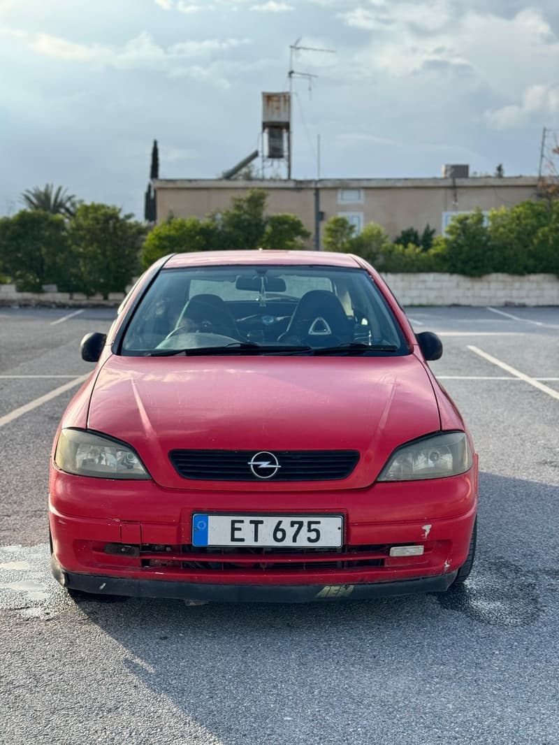 Opel Astra — 1/10