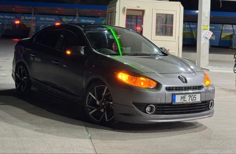 Renault Fluence — 1/10