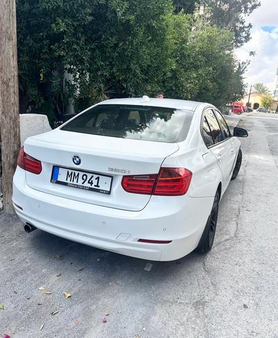 BMW 320i — 1