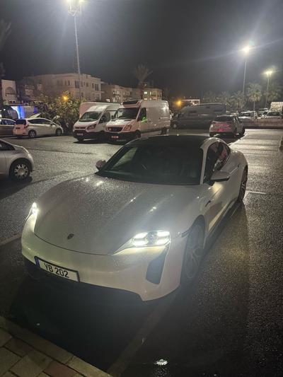 Porsche Taycan — 4