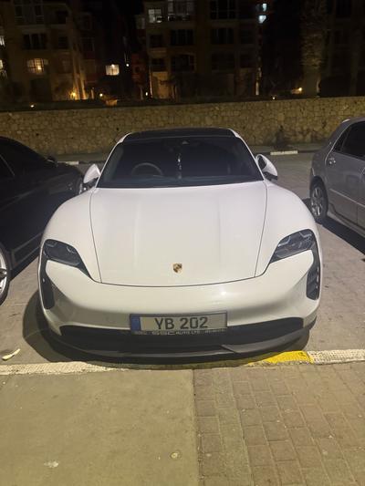 Porsche Taycan — 2