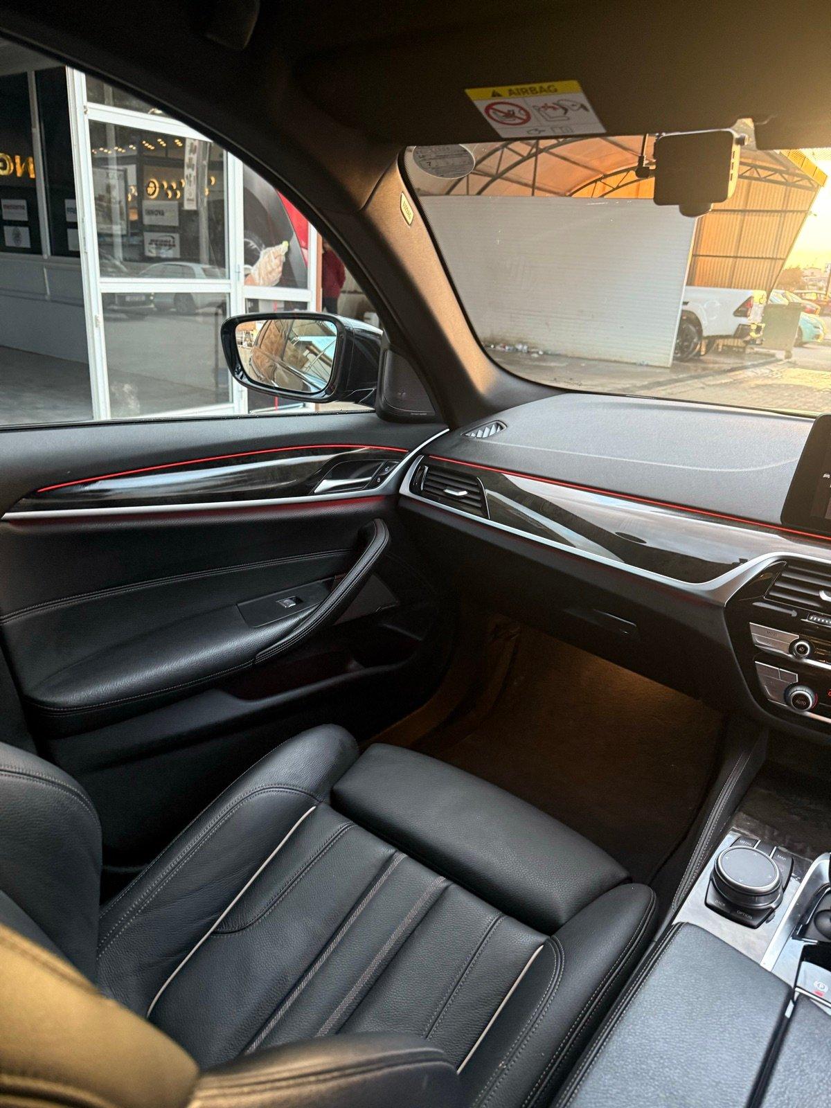 2021 BMW 523d 8