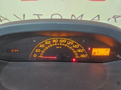 Toyota Vitz — 3