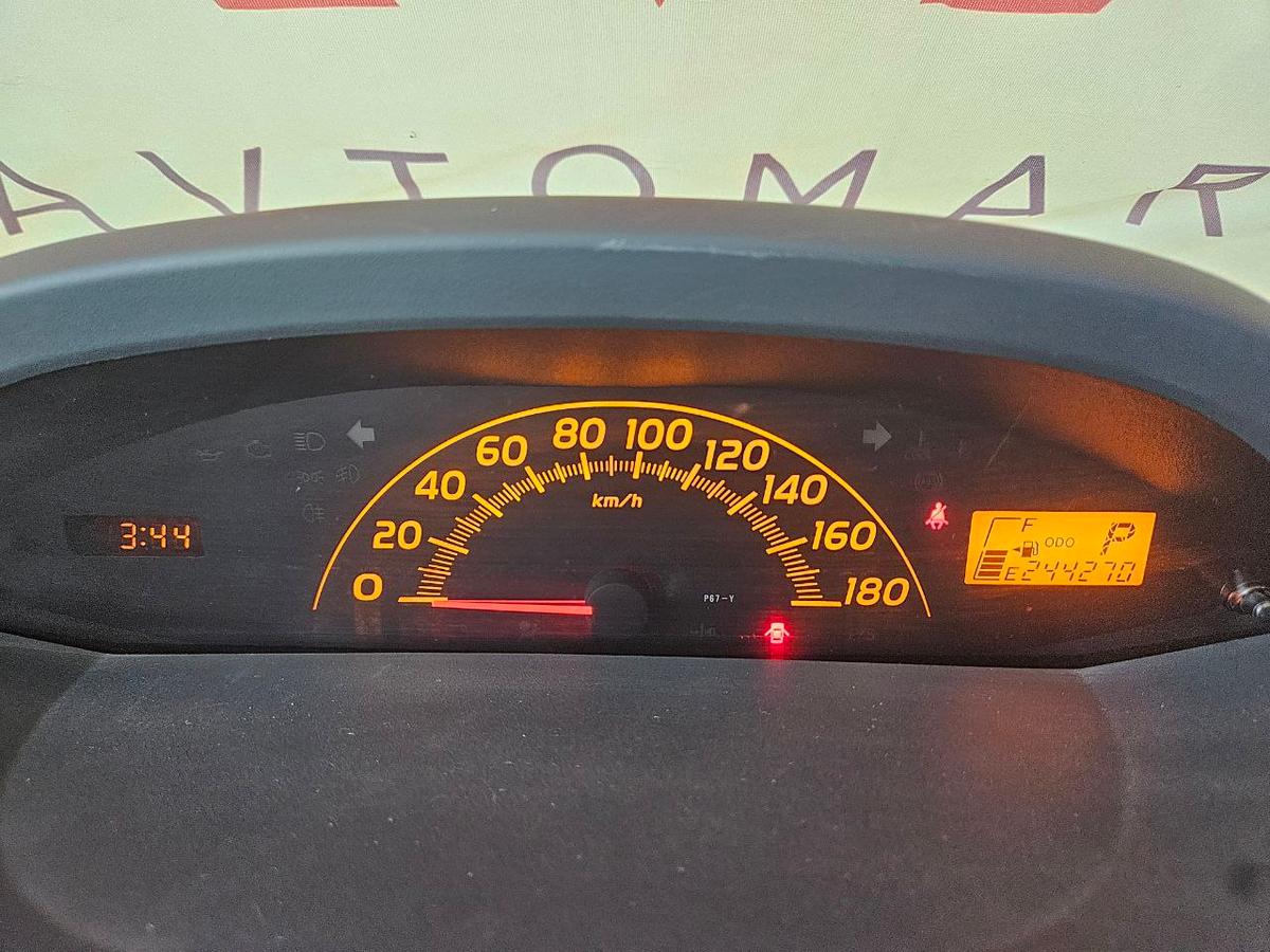 2010 Toyota Vitz 3